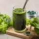 NATURALNY DETOX Spirulina Chlorella i Jęczmień o Smaku Jabłka i Winogron w Proszku 300 g Slavito